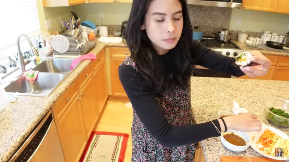 Mertua Maudy Ayunda punya rumah di Amerika Serikat, 9 potret dapurnya yang mewah tapi jadul