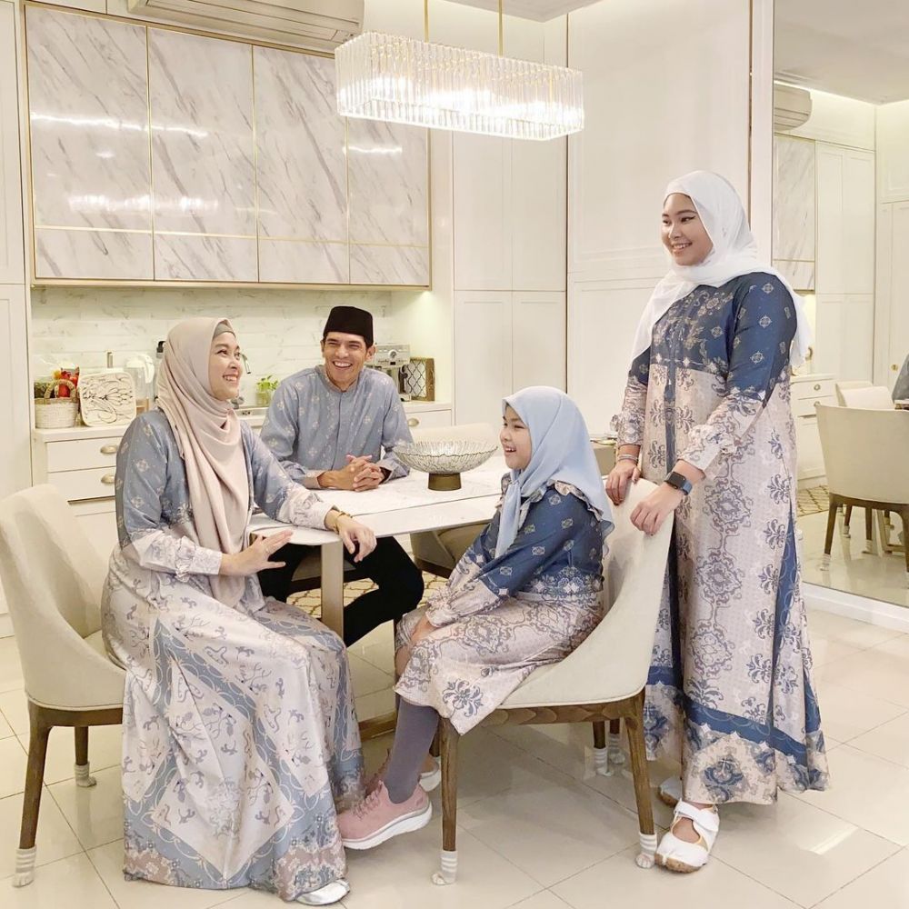 Hobi ngantor naik angkutan umum, Adrian Maulana ternyata punya rumah mewah, intip 9 potret dapurnya