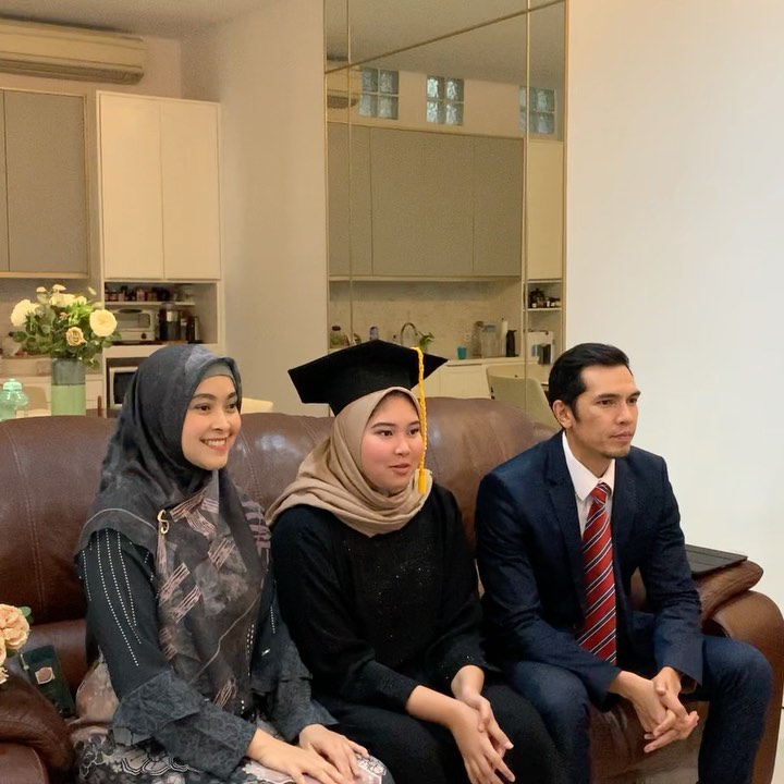 Hobi ngantor naik angkutan umum, Adrian Maulana ternyata punya rumah mewah, intip 9 potret dapurnya