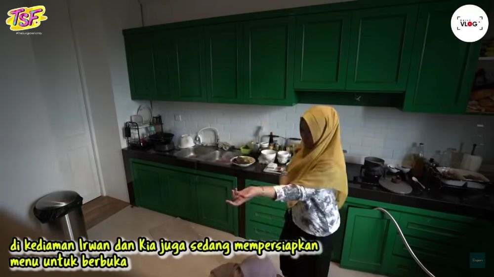 Letaknya tersembunyi, ini 9 potret dapur kotor Zaskia Sungkar nggak kalah mewah dari dapur bersihnya