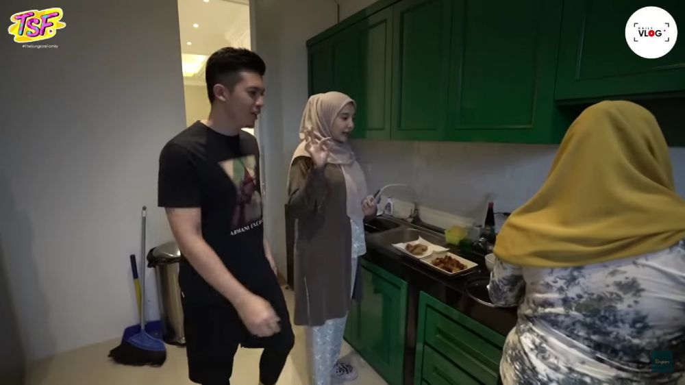 Letaknya tersembunyi, ini 9 potret dapur kotor Zaskia Sungkar nggak kalah mewah dari dapur bersihnya