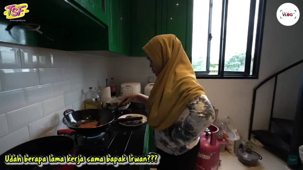 Letaknya tersembunyi, ini 9 potret dapur kotor Zaskia Sungkar nggak kalah mewah dari dapur bersihnya
