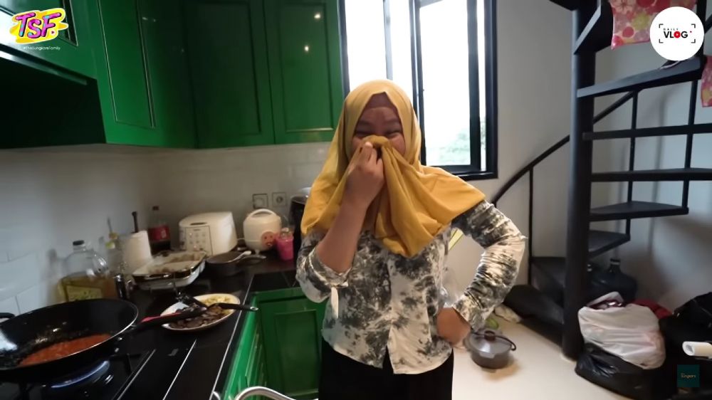 Letaknya tersembunyi, ini 9 potret dapur kotor Zaskia Sungkar nggak kalah mewah dari dapur bersihnya