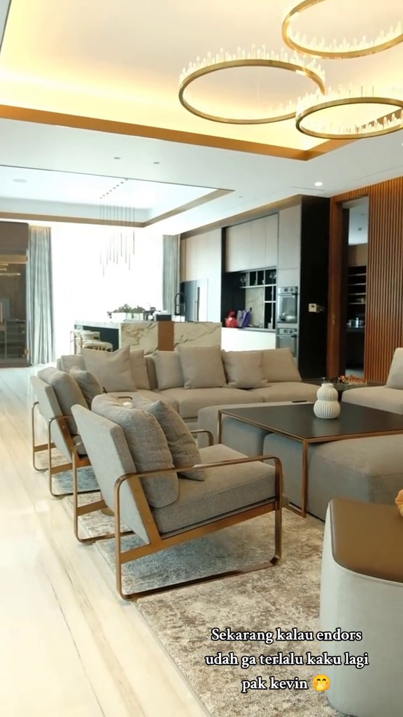 9 Potret dapur mewah Kevin Sanjaya dan Valencia Tanoe, viewnya bak vila di tengah hutan