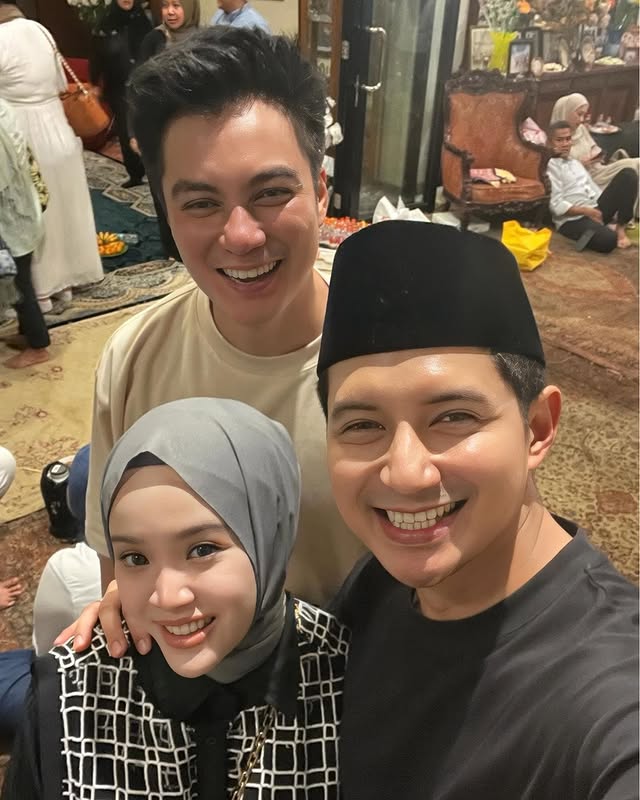 9 Momen Baim Wong gelar tahlilan 7 hari meninggalnya sang ayah, kehadiran Marshanda bikin salah fokus