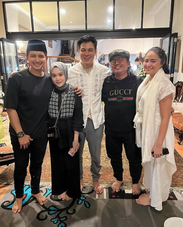 9 Momen Baim Wong gelar tahlilan 7 hari meninggalnya sang ayah, kehadiran Marshanda bikin salah fokus