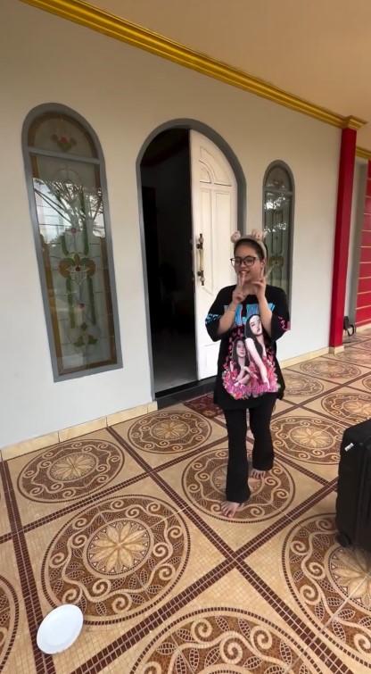 9 Potret rumah Putri Isnari usai dipersunting anak bos tambang, interiornya penuh aksen emas