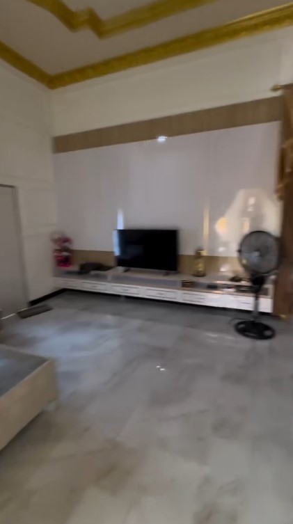 9 Potret rumah Putri Isnari usai dipersunting anak bos tambang, interiornya penuh aksen emas