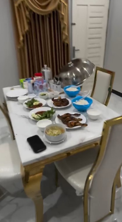 9 Potret rumah Putri Isnari usai dipersunting anak bos tambang, interiornya penuh aksen emas