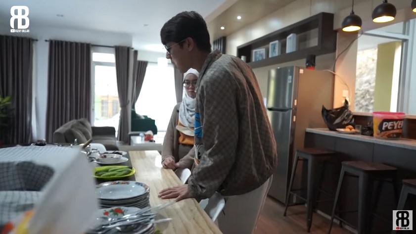 Usai renovasi jadi mewah dulunya berdinding bambu, 9 potret transformasi dapur Lesty Kejora di kampung