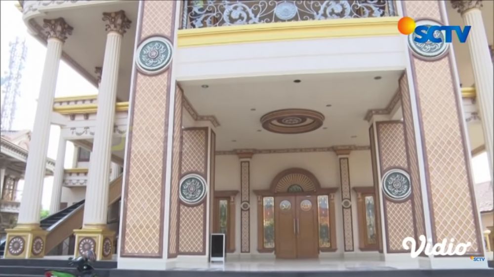 Punya rumah mewah bak istana tapi dapur kotornya seperti di desa, ini 8 potret tempat masak Muzdalifah