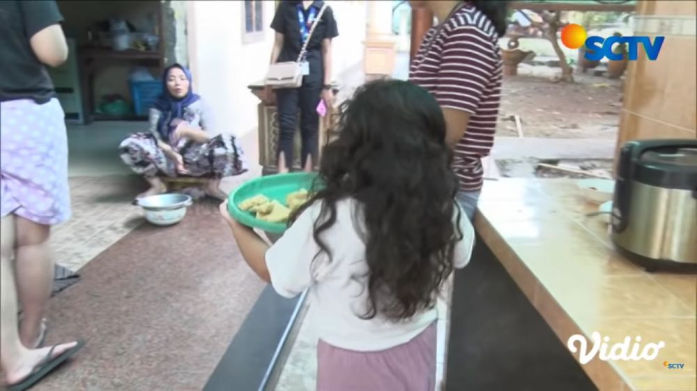 Punya rumah mewah bak istana tapi dapur kotornya seperti di desa, ini 8 potret tempat masak Muzdalifah