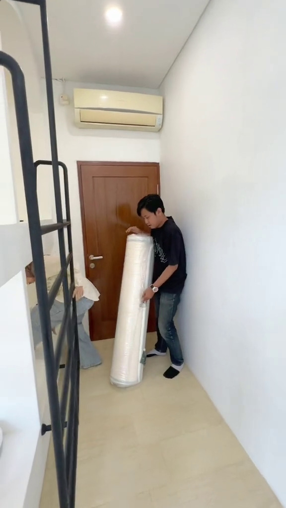 Kamar ART Tya Ariestya desainnya estetik tapi disebut terlalu sempit dan pengap, intip 9 potretnya