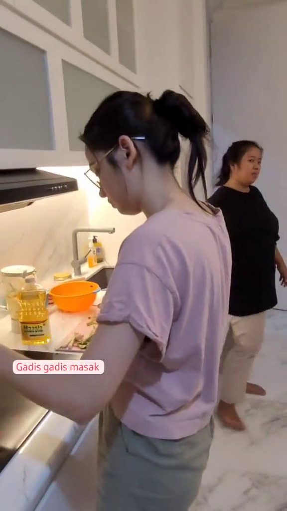 9 Potret dapur rumah pribadi Syifa Hadju interiornya simpel tanpa banyak perabotan