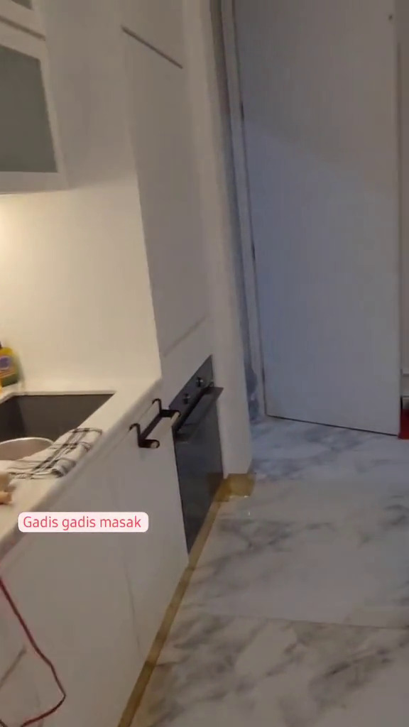 9 Potret dapur rumah pribadi Syifa Hadju interiornya simpel tanpa banyak perabotan