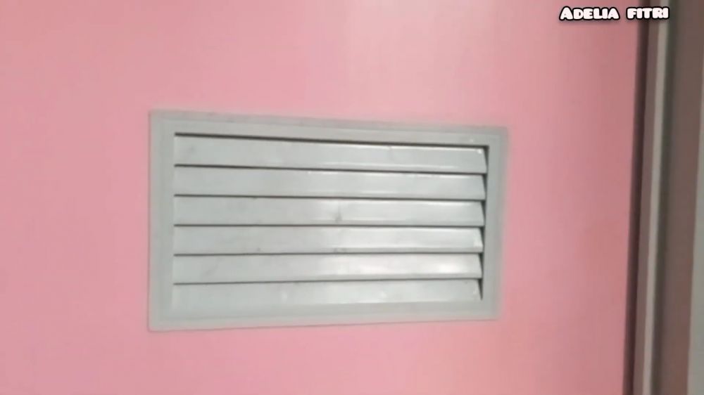 Trik ini cepat bersihkan noda hitam di pintu kamar mandi tanpa disikat kuat, cuma tambah 1 bahan dapur