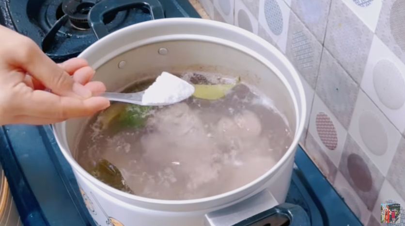 Trik mengempukkan daging sapi tanpa presto dalam 12 menit, cuma andalkan dua bahan dapur