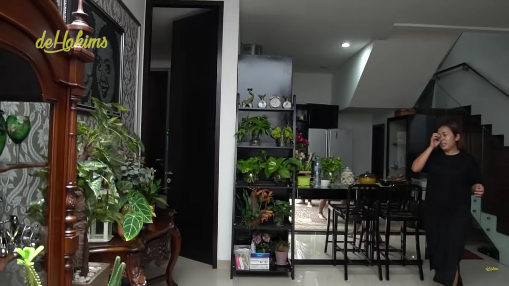 Tak lagi hidup susah kini punya rumah megah, 8 potret dapur Soimah, ada meja mewah tapi jarang dipakai