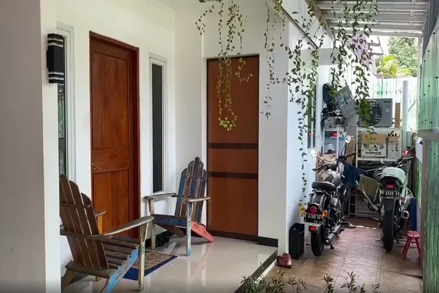 11 Potret rumah Cak Lontong yang letaknya mepet masjid, jauh dari kesan mewah