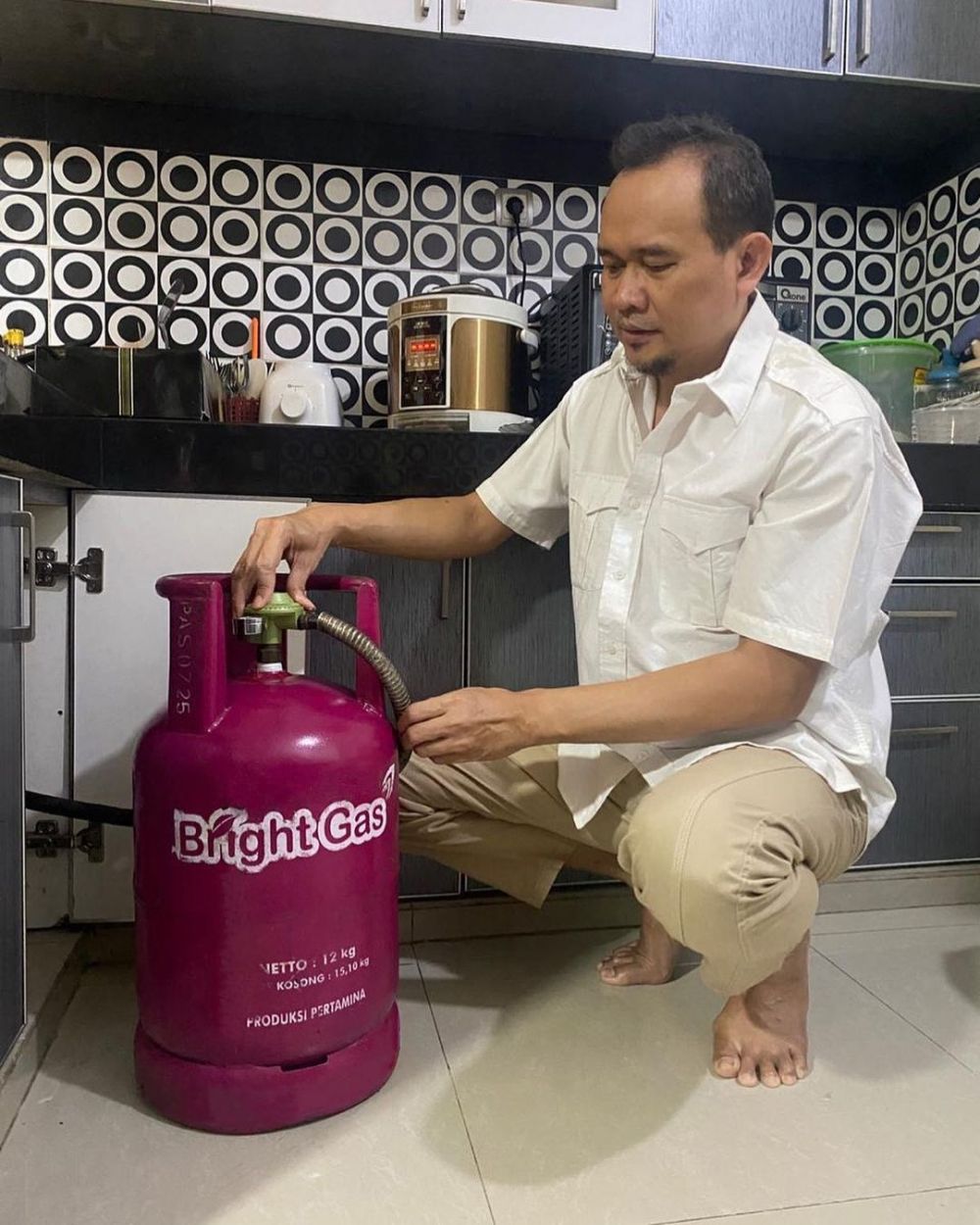 11 Potret rumah Cak Lontong yang letaknya mepet masjid, jauh dari kesan mewah