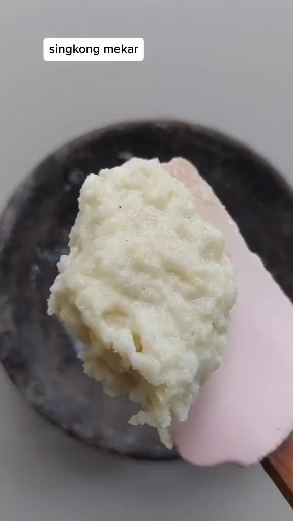 Trik membuat singkong goreng mekar dan renyah tahan lama dengan satu bahan tambahan