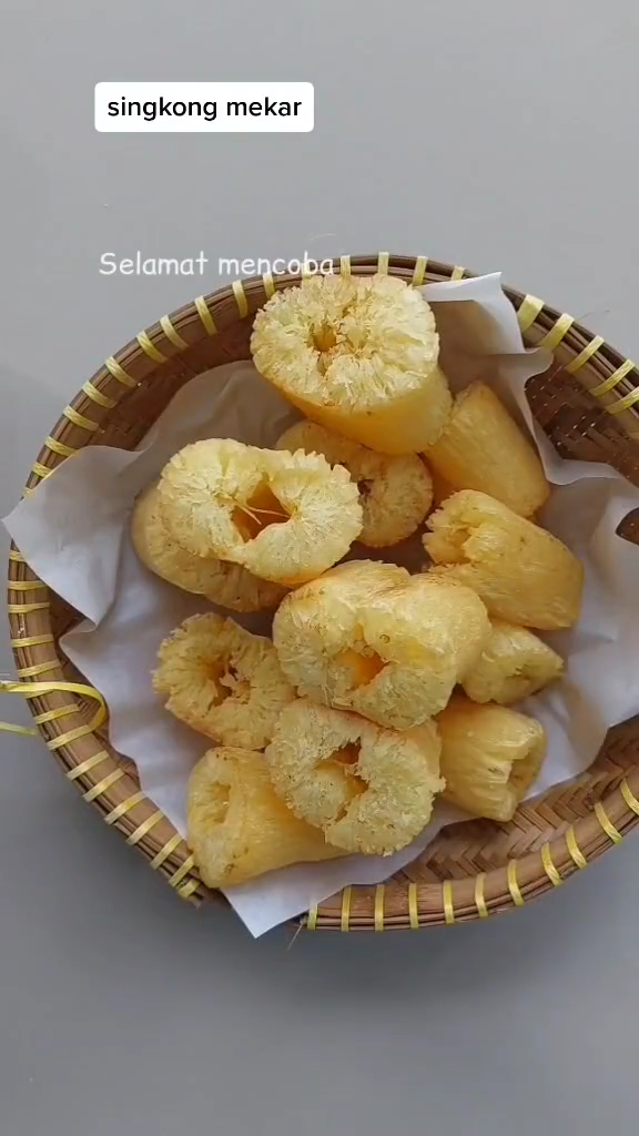 Trik membuat singkong goreng mekar dan renyah tahan lama dengan satu bahan tambahan