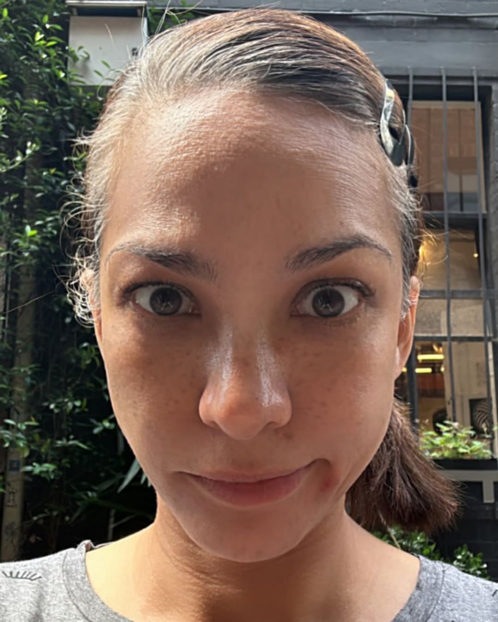 9 Potret terbaru Rachel Maryam yang kini lepas hijab, percaya diri tunjukkan rambut beruban