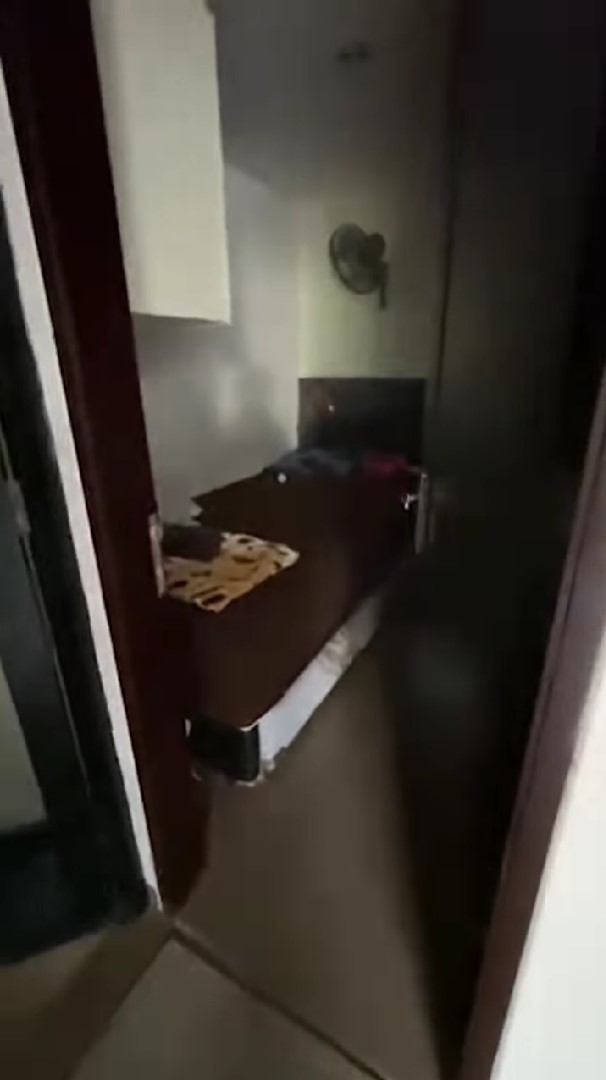 7 Potret kamar ART Nikita Mirzani ini letaknya jadi satu dengan garasi, seperti kamar kos