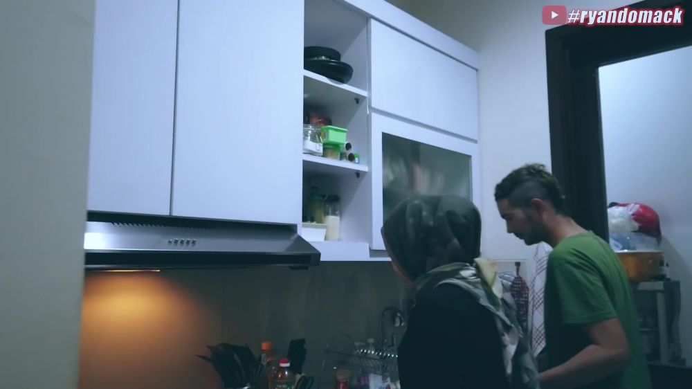 Luasnya sepetak, ini 9 potret dapur rumah Aryani Fitriana dan Donny Michael ini minimalis