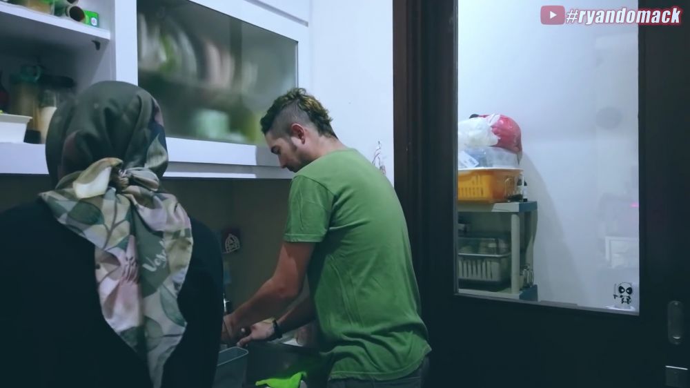 Luasnya sepetak, ini 9 potret dapur rumah Aryani Fitriana dan Donny Michael ini minimalis