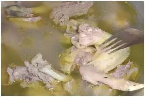 Tak perlu daun nangka, trik merebus ayam kampung cepat empuk dengan tambahan satu jenis buah