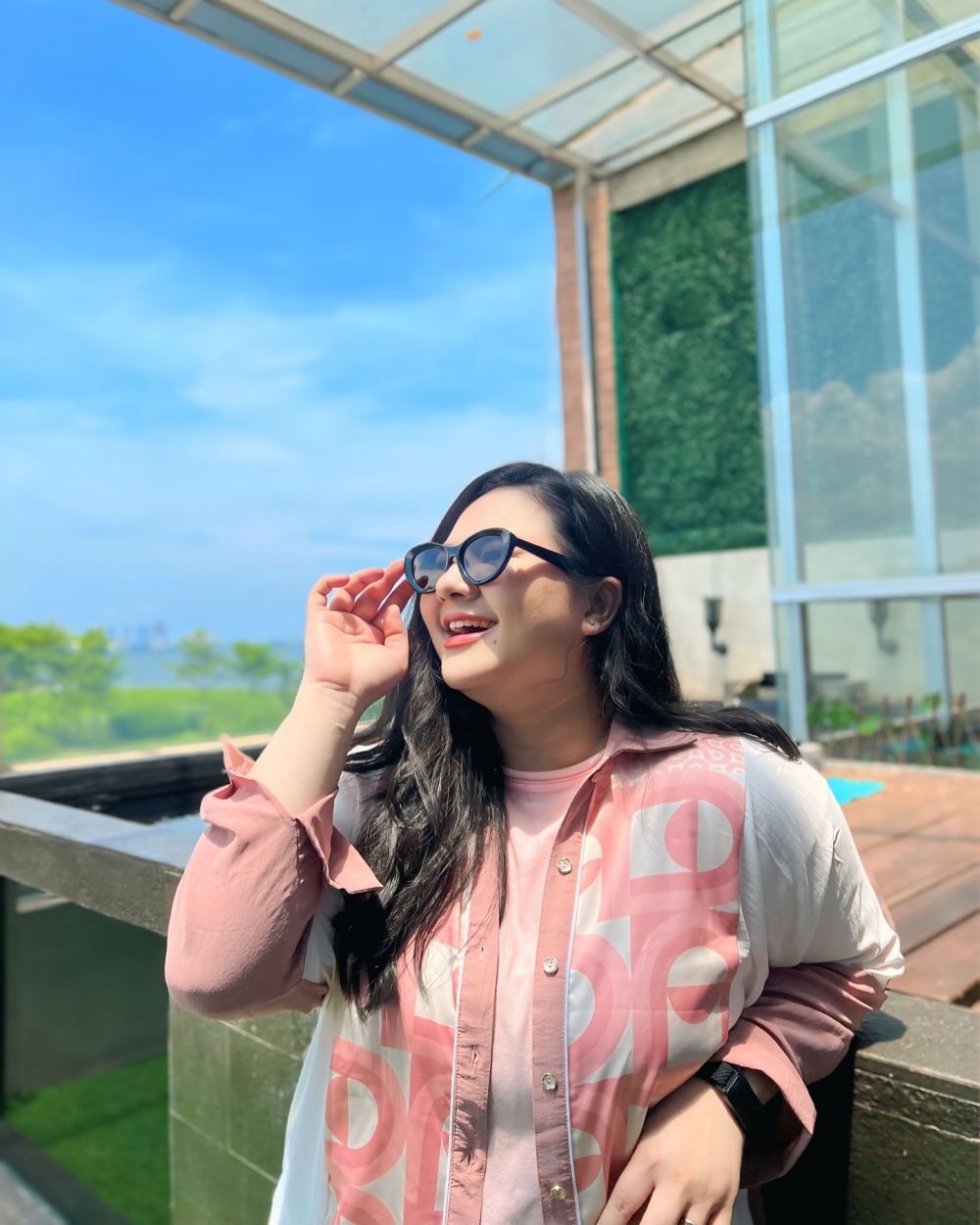 Dulu dijuluki ratu FTV kini pilih vakum, ini 9 penampilan terbaru Eriska Rein jadi ibu rumah tangga