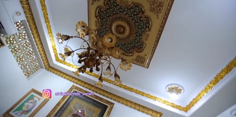 Rumah mewah Mamah Dedeh luas lahannya bisa dipakai acara nikahan, 11 potret interiornya bikin takjub