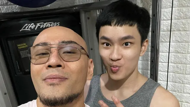 Deddy Corbuzier marah anak sekolah keluhkan makan gratis, momen anaknya tak suka tahu gejrot viral