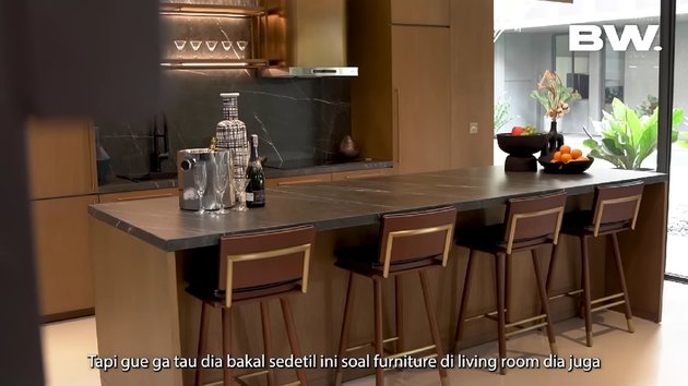 9 Potret dapur rumah Boy William seharga Rp 30 M, bak di film Twilight menyatu dengan ruang tamu