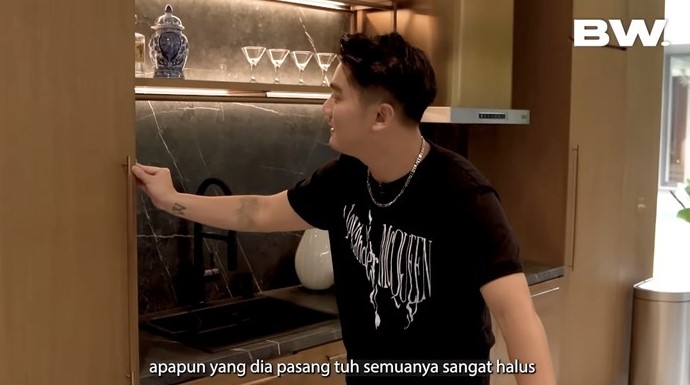 9 Potret dapur rumah Boy William seharga Rp 30 M, bak di film Twilight menyatu dengan ruang tamu