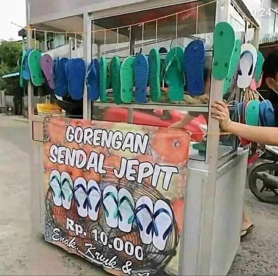 Hidup lagi capek-capeknya malah ketemu 11 tulisan lucu ini di warung, fix jebolan S3 marketing