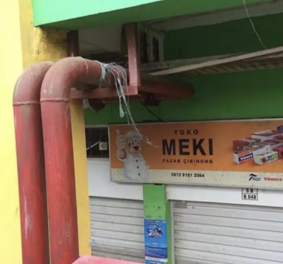 Hidup lagi capek-capeknya malah ketemu 11 tulisan lucu ini di warung, fix jebolan S3 marketing