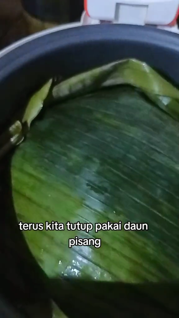 Trik simpan nasi di rice cooker agar tetap lembap semalaman dengan satu bahan ini