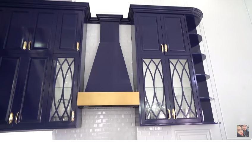 Rumahnya dibangun bak kastil habiskan Rp 40 M, intip 11 potret dapur Kartika Putri yang jarang dipakai