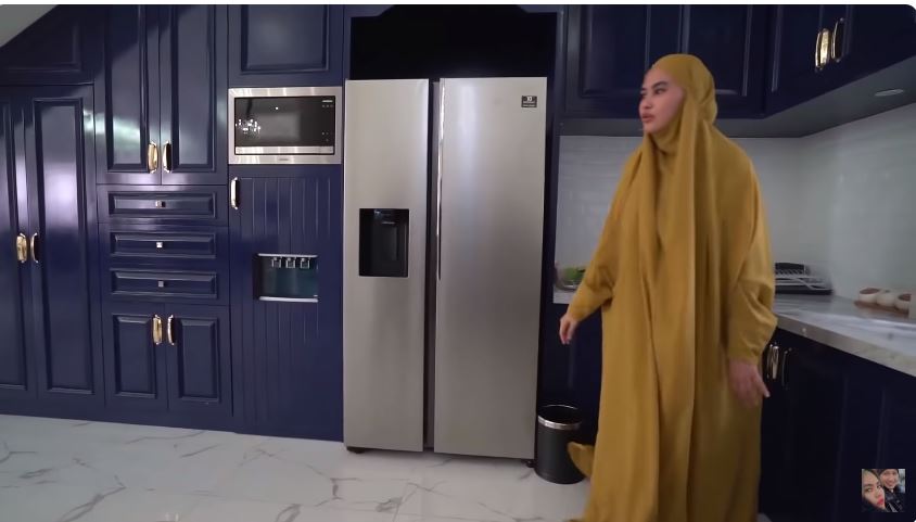 Rumahnya dibangun bak kastil habiskan Rp 40 M, intip 11 potret dapur Kartika Putri yang jarang dipakai