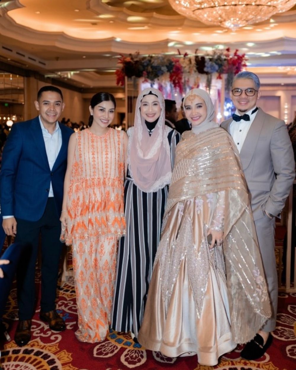 Momen Desy Ratnasari kondangan ke saudara politikus ini potretnya tuai perhatian, disebut tak menua