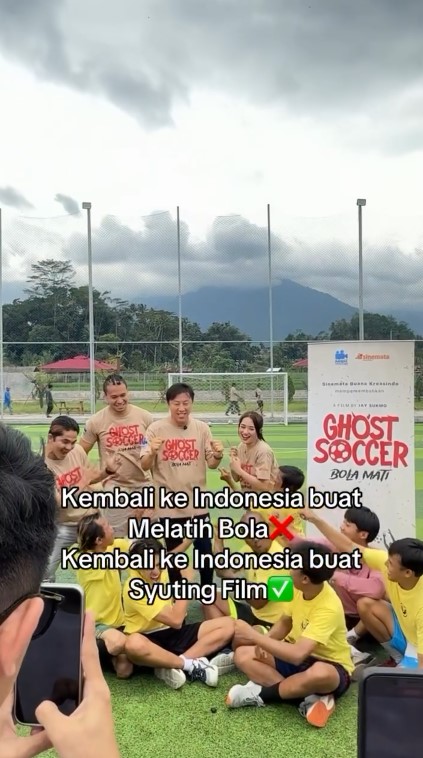 Dari lapangan hijau beralih ke layar lebar, ini 9 momen Shin Tae-yong syuting jadi cameo di film horor