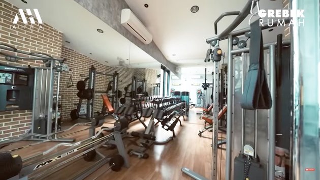 11 Potret rumah Deddy Corbuzier ini bak gedung perkantoran, habiskan Rp 1M untuk interior studio