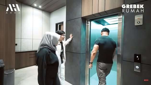 11 Potret rumah Deddy Corbuzier ini bak gedung perkantoran, habiskan Rp 1M untuk interior studio