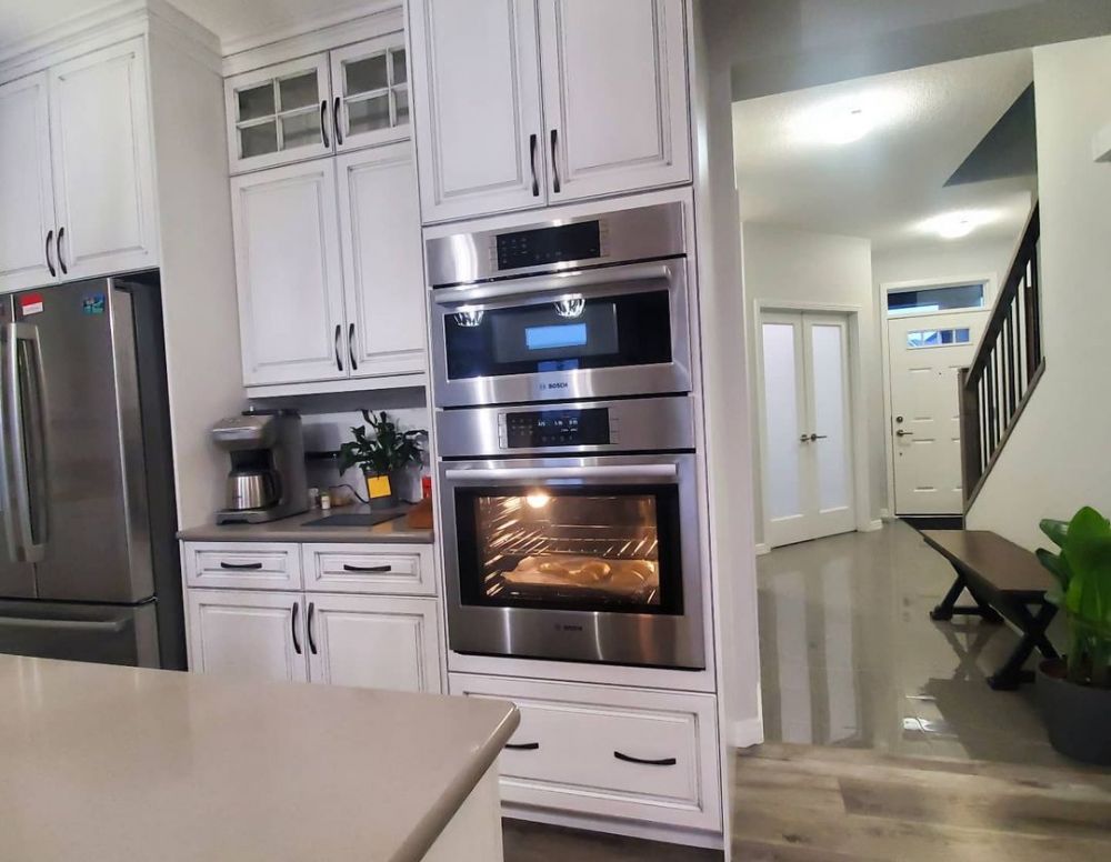 Eks TKW dinikahi bule ini rumahnya mewah di Kanada, 9 potret interior dapur Nikmatul Rosidah elegan