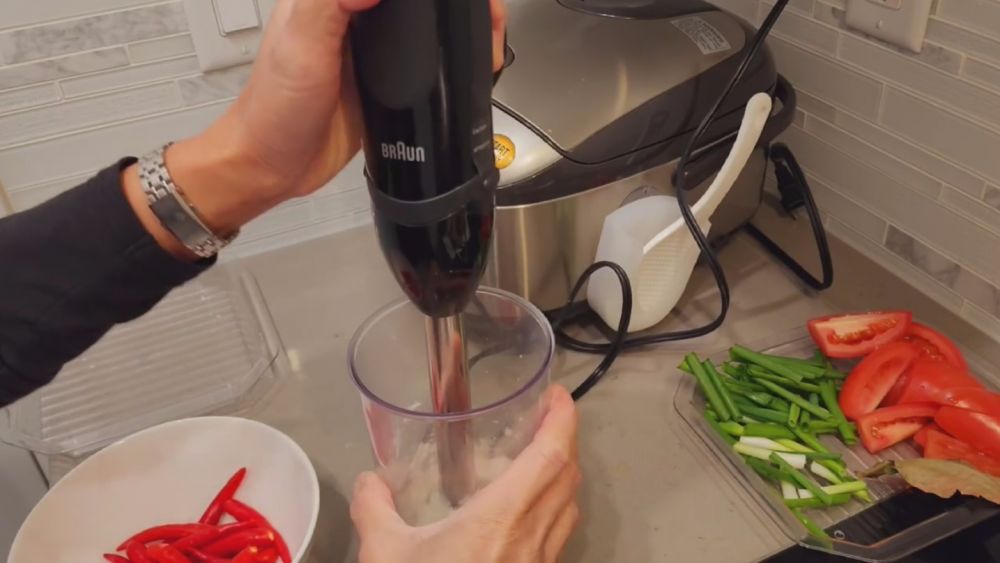 Eks TKW dinikahi bule ini rumahnya mewah di Kanada, 9 potret interior dapur Nikmatul Rosidah elegan