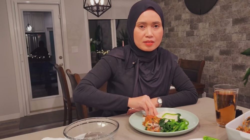 Eks TKW dinikahi bule ini rumahnya mewah di Kanada, 9 potret interior dapur Nikmatul Rosidah elegan