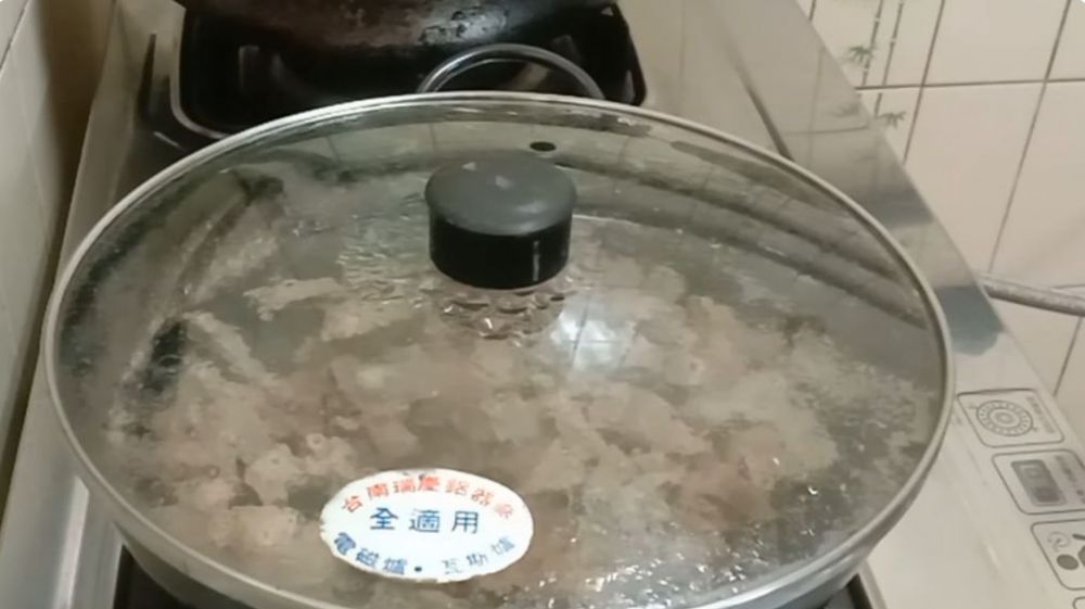 Cara merebus daging agar empuk dalam 15 menit tanpa presto, cukup tambah 2 bahan dapur