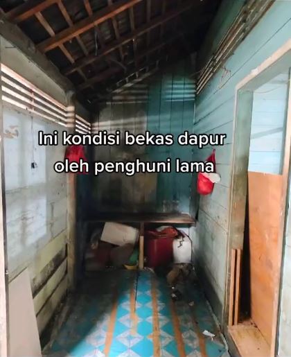 Ada meja lesehan serba ungu, 9 potret makeover dapur dinding papan ini menarik ditiru emak-emak